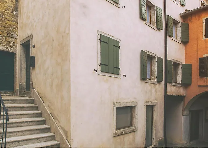 Lägenhet Stunning In With Wifi Oprtalj